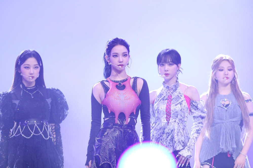 MBC Gayo Daejejeon 2021: màn đọ sắc của các idol 3 thế hệ - Hình 8