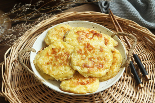 Món bánh táo chiên cho cả nhà ăn sáng - Hình 1