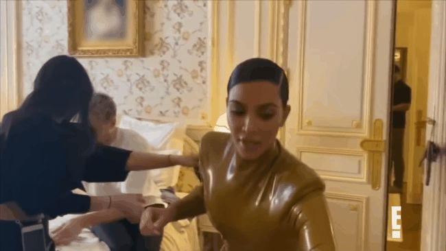 Năm 2021 của Kim Kardashian: Đã ngán cảnh khoe ngực phồn thực, quyết phải nhồi nhét đến bức tiểu mới thôi - Hình 21