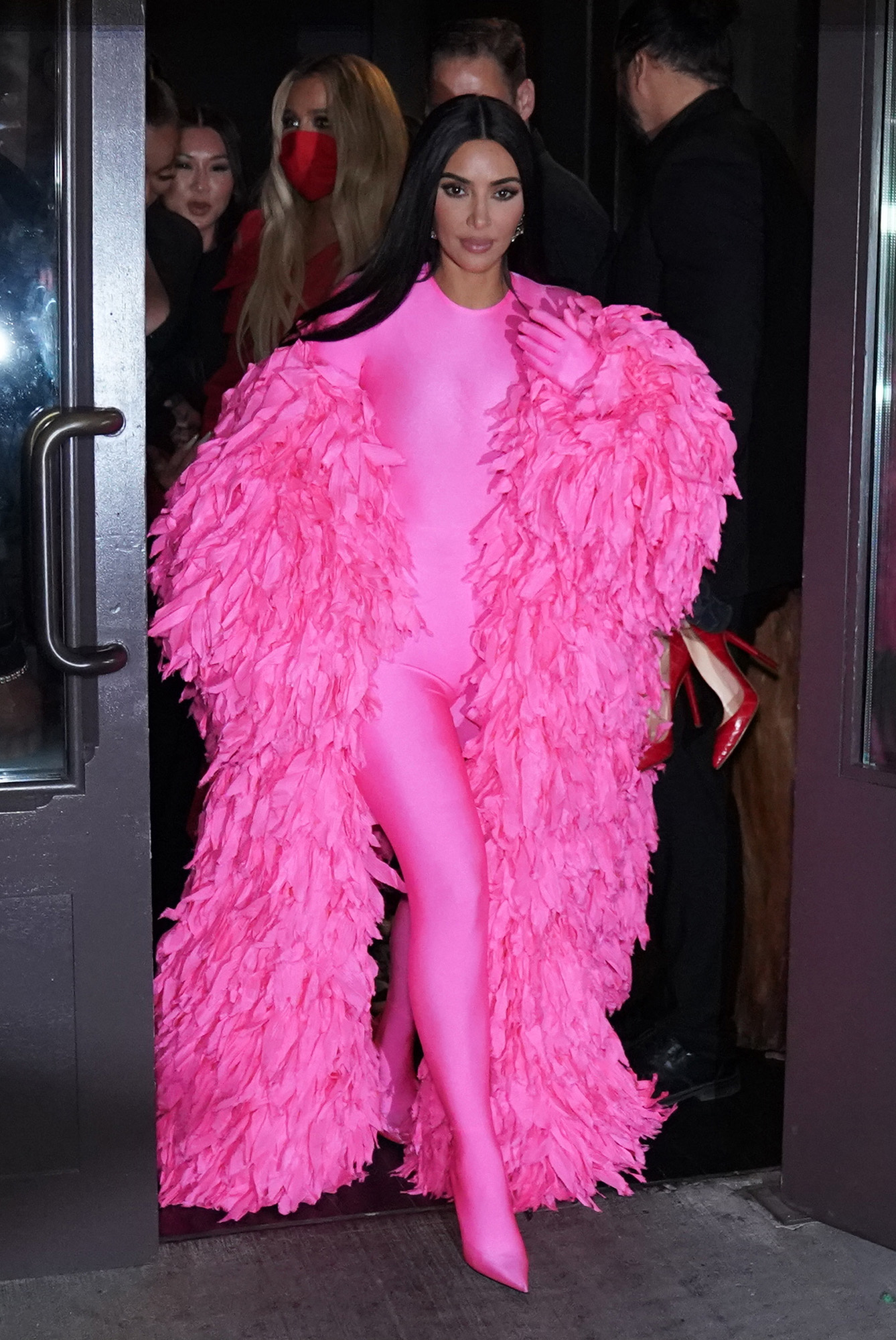 Năm 2021 của Kim Kardashian: Đã ngán cảnh khoe ngực phồn thực, quyết phải nhồi nhét đến bức tiểu mới thôi - Hình 14