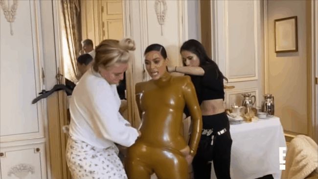 Năm 2021 của Kim Kardashian: Đã ngán cảnh khoe ngực phồn thực, quyết phải nhồi nhét đến bức tiểu mới thôi - Hình 20