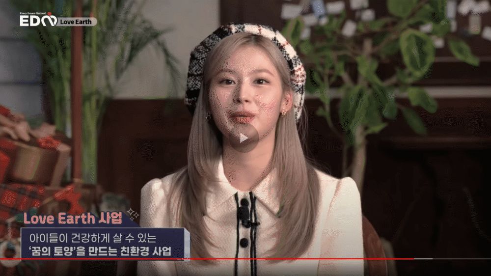 Sana (Twice) lại hạ đo ván Rosé sau màn đánh bại Lisa khi đụng hàng - Hình 1
