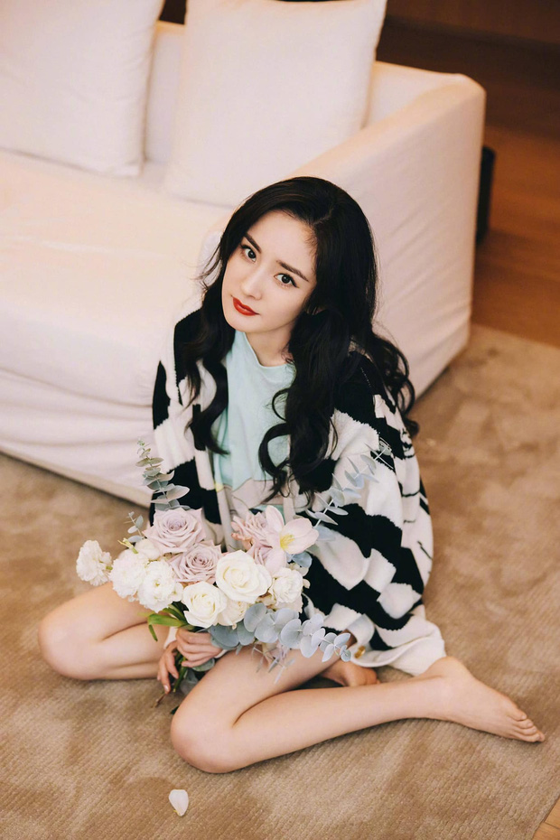 Triệu Lệ Dĩnh đọ sắc Dương Mịch trong bộ ảnh khai xuân: So kè visual hack tuổi, đúng là phụ nữ đẹp nhất khi không thuộc về ai - Hình 8