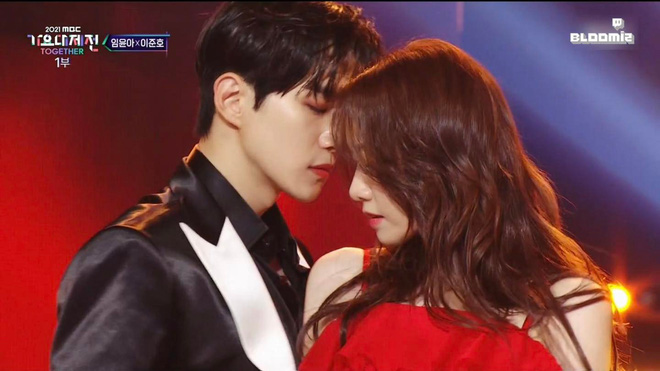 Vào mà xem Yoona (SNSD) ôm ấp mỹ nam Kpop tình tứ chưa này: Đẳng cấp Gen 2 mãi mận, sexy thế này fan chịu sao nổi! - Hình 9