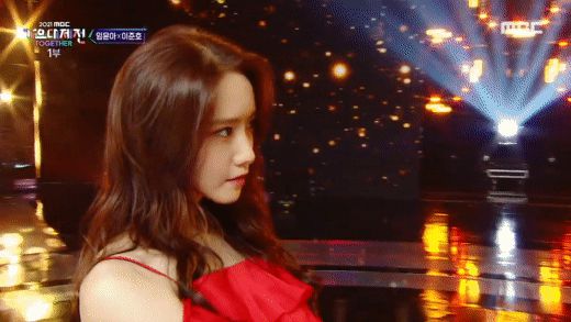 Vào mà xem Yoona (SNSD) ôm ấp mỹ nam Kpop tình tứ chưa này: Đẳng cấp Gen 2 mãi mận, sexy thế này fan chịu sao nổi! - Hình 4