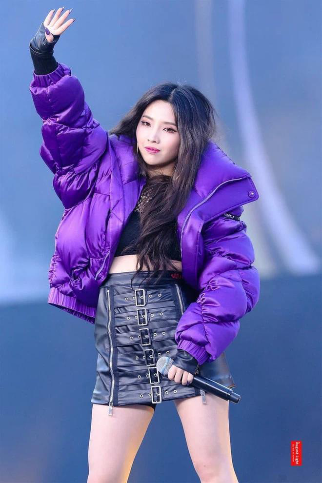 Không chỉ hát hay nhảy đẹp, một nữ idol Kpop còn gây bất ngờ khi quyết định livestream game chỉ để chiều lòng fan - Hình 15