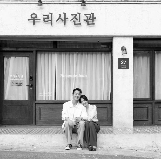 Song Hye Kyo lần đầu đăng ảnh thân mật ngoài đời với Jang Ki Yong sau 3 năm ly dị Song Joong Ki - Hình 1