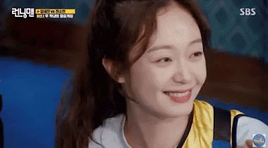 Vì réo gọi thẳng tên tình cũ khiến Jeon So Min gần bật khóc trên sóng truyền hình, em út Running Man hứng bão gạch đá - Hình 3