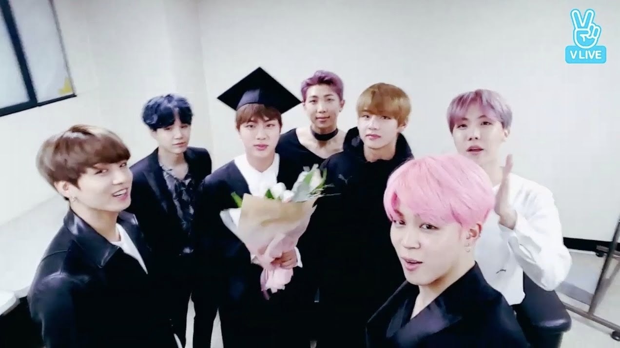 BTS, Xiumin (EXO) và loạt thần tượng giỏi giang, ngoài nghiệp cầm mic còn có tấm bằng Đại học lận lưng - Hình 6