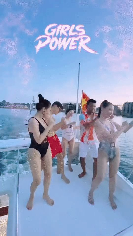 Netizen mỉa mai khi đào lại clip Quỳnh Thư mặc bikini có như không, nhảy múa ưỡn ẹo cùng hội bạn: Kém sang! - Hình 2