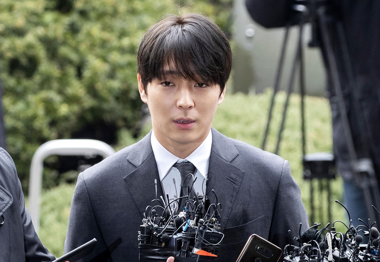 Choi Jong Hoon trở thành tín đồ sùng đạo sau khi ra tù vì bê bối đồi truỵ - Hình 7