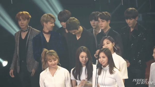 BTS reaction TWICE phát biểu: Mina nói tiếng Nhật khiến Jin tròn mắt, Tzuyu cất tiếng là Jungkook cười ngại ngùng? - Hình 4