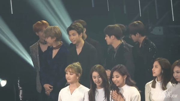 BTS reaction TWICE phát biểu: Mina nói tiếng Nhật khiến Jin tròn mắt, Tzuyu cất tiếng là Jungkook cười ngại ngùng? - Hình 8