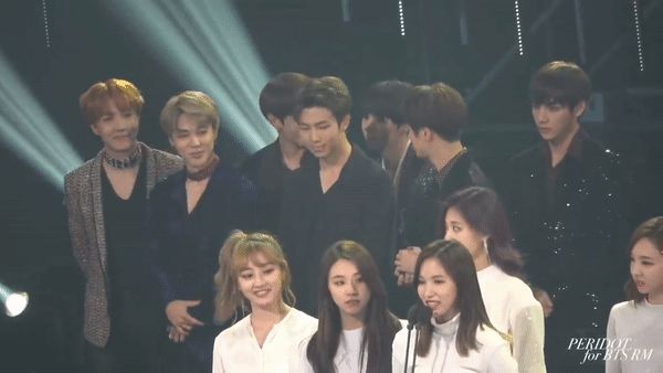 BTS reaction TWICE phát biểu: Mina nói tiếng Nhật khiến Jin tròn mắt, Tzuyu cất tiếng là Jungkook cười ngại ngùng? - Hình 3