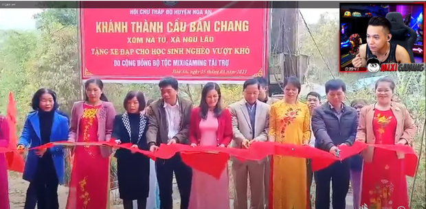 Độ Mixi tự tay test nhanh COVID trên sóng livestream, biểu cảm khó đỡ khiến fan cười bò - Hình 4