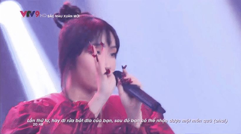 Mỹ Linh và con gái Mỹ Anh song ca nhạc xuân ăn ý quá! - Hình 1