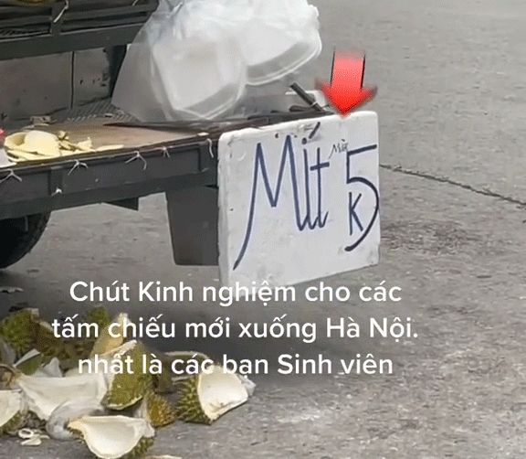 Ghi thêm đúng 1 chữ vào tấm biển bán mít, chủ hàng khiến bao người sập bẫy: Các tấm chiếu mới thế nào cũng có người từng bị - Hình 2