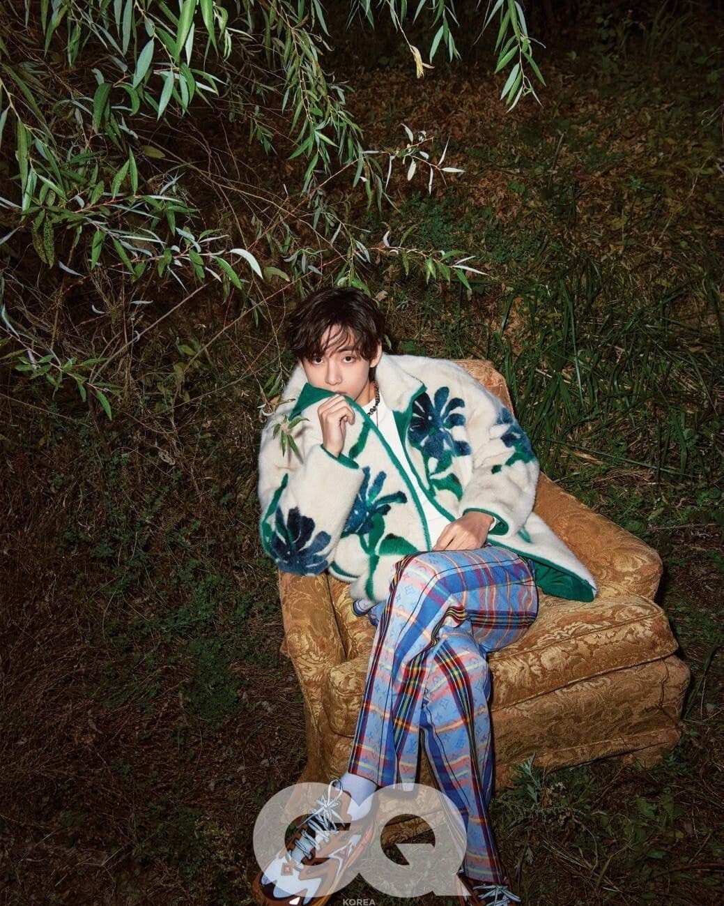 V (BTS) xác lập kỷ lục mới, sánh ngang cùng Billie Eilish, Ronaldo... - Hình 4