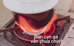 Cô gái méo mặt vì làm món tôm luộc quả dừa mà đun cạn bình gas vẫn không chín, dân mạng chỉ ngay lỗi sai rành rành - Hình 1