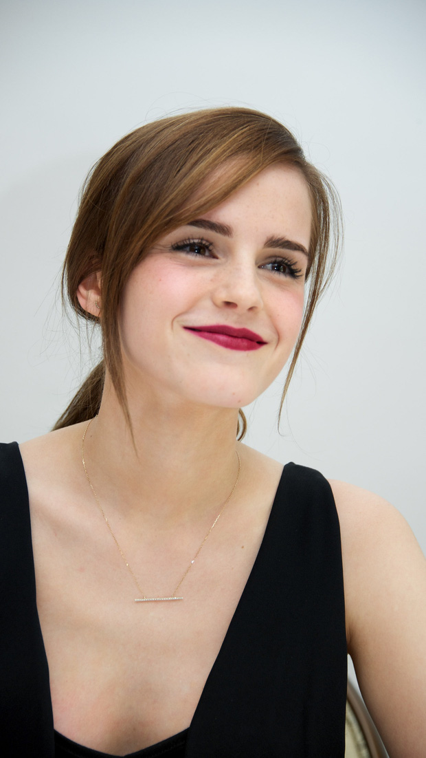 This is Emma Watson if she were in her 60s? - Figure 2