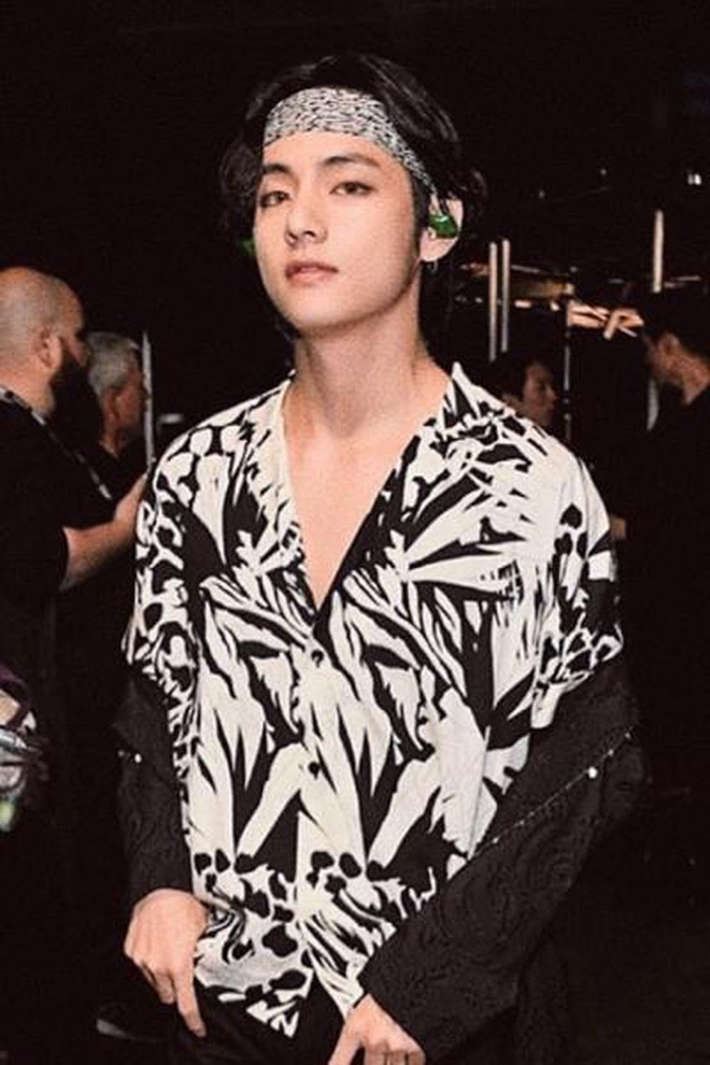 V (BTS) là idol nam Kpop đầu tiên đạt được thành tích này, sánh vai với cả IU, Taeyeon (SNSD) - Hình 5