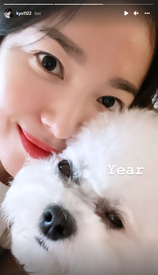 Song Hye Kyo khoe ảnh selfie cực lạ, nhưng làn da ở tuổi 40 mới thực sự gây choáng - Hình 1