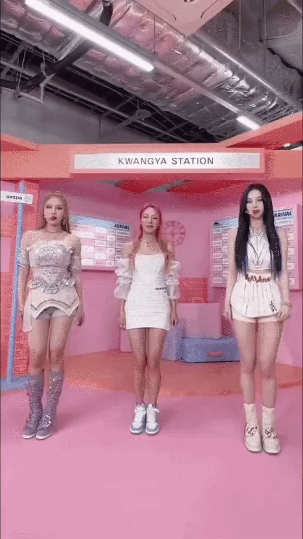 Sau 1 năm bùng nổ, aespa đang dần chiếm lĩnh Kpop: Liệu có thực sự trở thành BLACKPINK thế hệ mới? - Hình 23