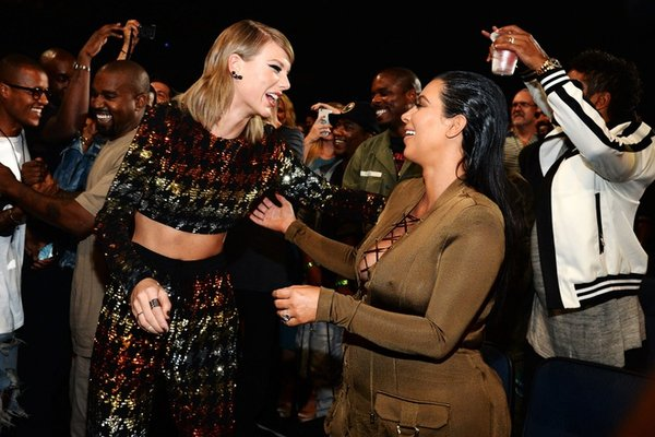 Taylor Swift và bạn trai Joe Alwyn bí mật đính hôn sau 6 năm hẹn hò, chuyện gì đây? - Hình 2