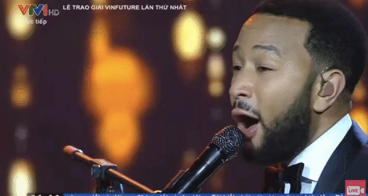 Khán giả nức nở khi được tận mắt xem John Legend diễn tại Việt Nam, nhưng vẫn tiếc nuối 1 điều! - Hình 1