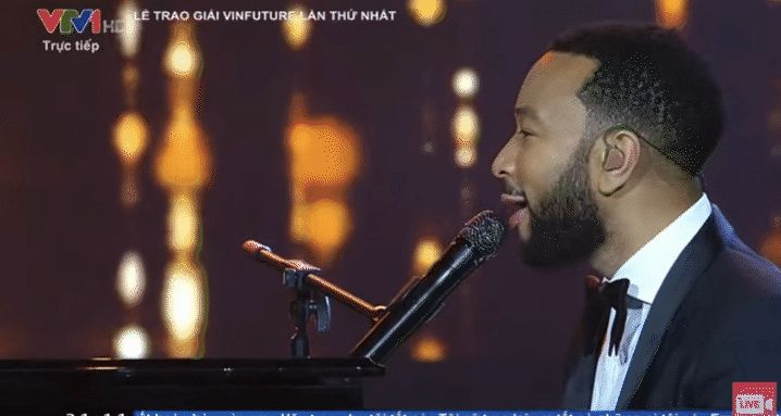 Khán giả nức nở khi được tận mắt xem John Legend diễn tại Việt Nam, nhưng vẫn tiếc nuối 1 điều! - Hình 2