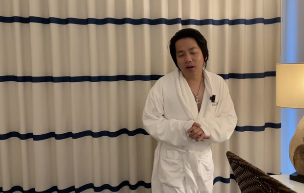 Khoa Pug khiến chị em đỏ mặt vì mặc đồ ngủ review khách sạn, netizen mỉa mai: Hóng clip mặc đồ bơi - Hình 1