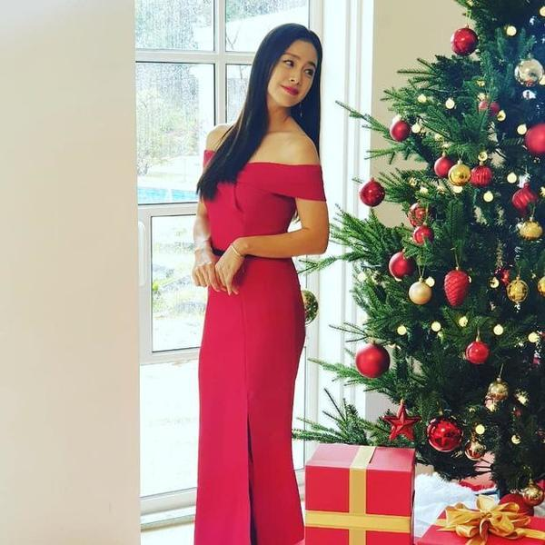Kim Tae Hee khoe nhan sắc rạng rỡ ở tuổi U50, bảo sao mà Bi Rain 5 lần bị từ chối vẫn quyết cưa đổ - Hình 5