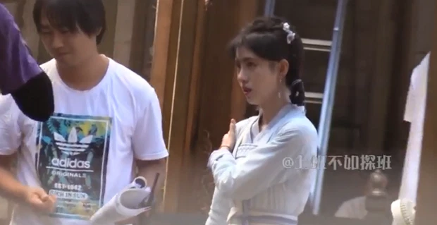 Cúc Tịnh Y cuối cùng cũng chịu bỏ hết sương sa hạt lựu, visual thế nào mà netizen khen nức nở? - Hình 2