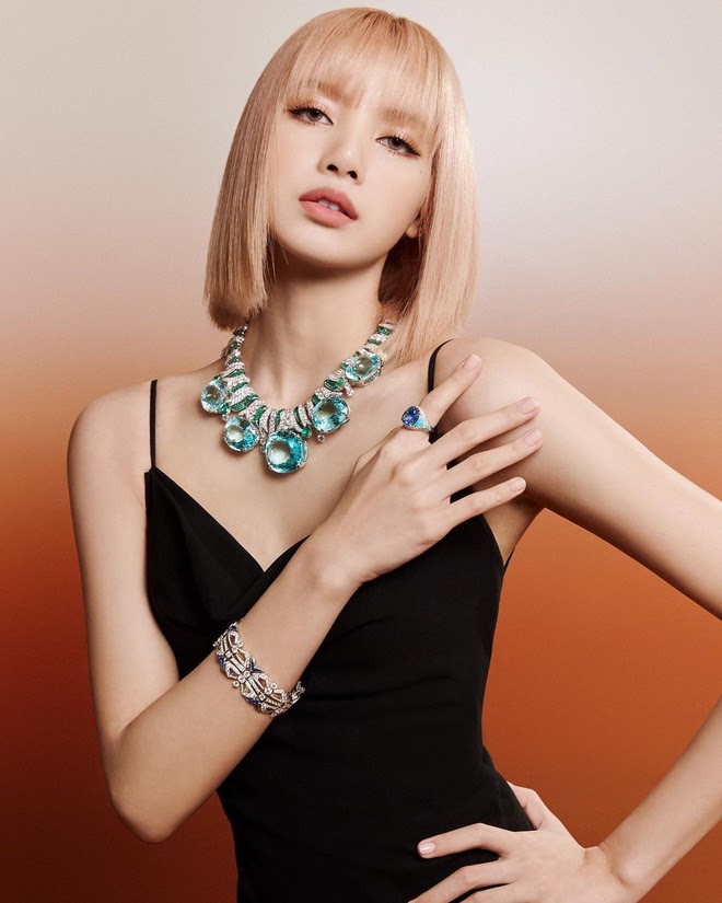 Lisa (BLACKPINK) đốt cháy MXH với khoảnh khắc khoe lưng trần gợi cảm - Hình 2