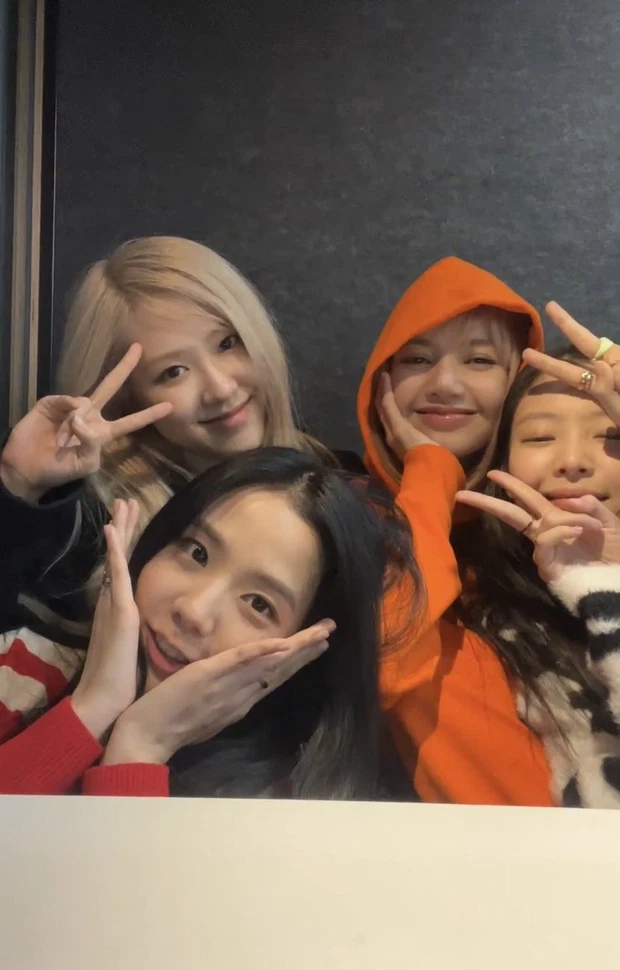 BLACKPINK cuối cùng cũng lộ diện sau thời gian dài nhập ngũ, quyết tâm giữ 1 bí mật tới cùng? - Hình 1