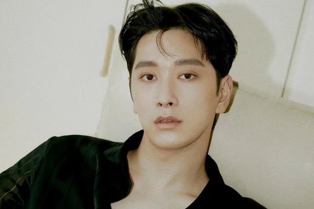 Chansung (2PM) tuyên bố cưới bạn gái 40 tuổi, cô dâu đã mang thai con đầu lòng - Hình 1