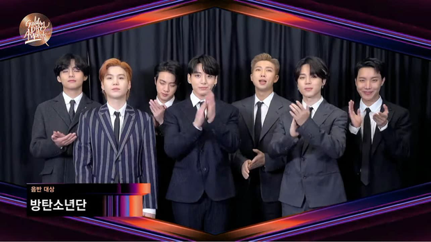 IU reaction BTS: V nói 1 câu khiến đàn chị bật cười thích thú, Jungkook sẽ rời group chat mất thôi - Hình 1