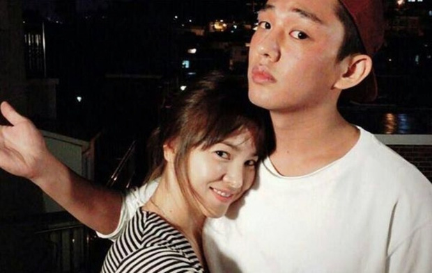 Em trai Song Hye Kyo Yoo Ah In công khai tình cảm bên tình tin đồn hậu nghi vấn đồng tính? - Hình 4