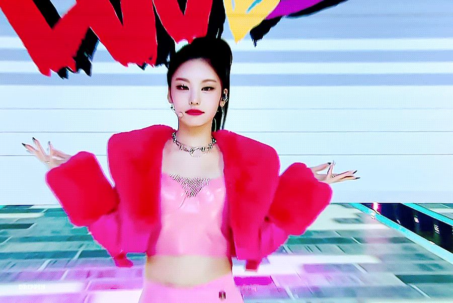 7 nàng center đỉnh nhất Kpop: Jennie - Nayeon át cả nữ thần của nhóm, dàn thánh body chưa nguy hiểm bằng nữ idol từng bị chê xấu - Hình 22