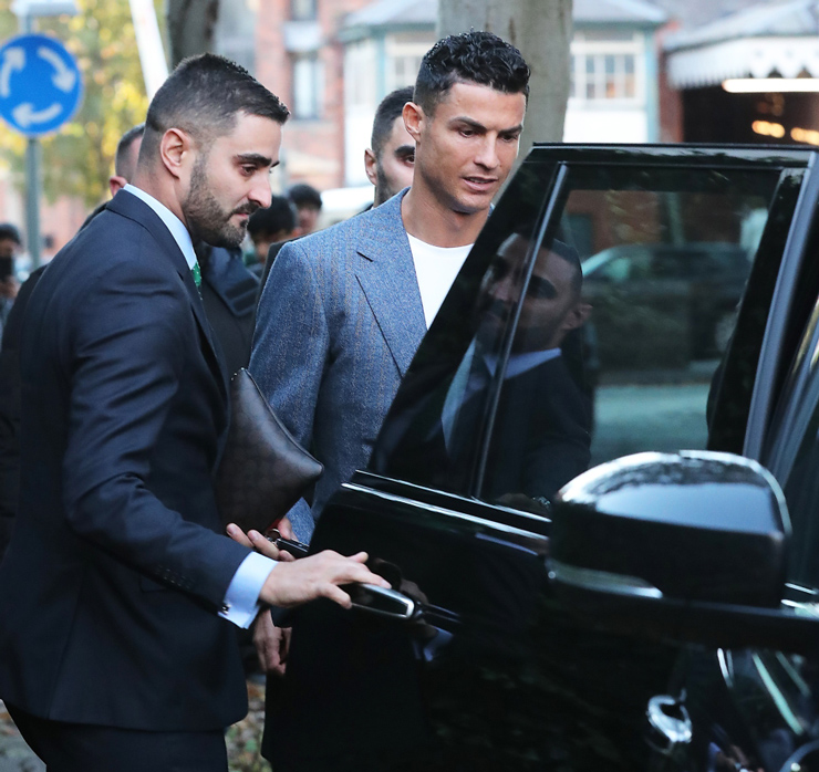 Bí ẩn cặp song sinh làm vệ sỹ cho Ronaldo tại MU: Lính đánh thuê khủng cỡ nào? - Hình 3