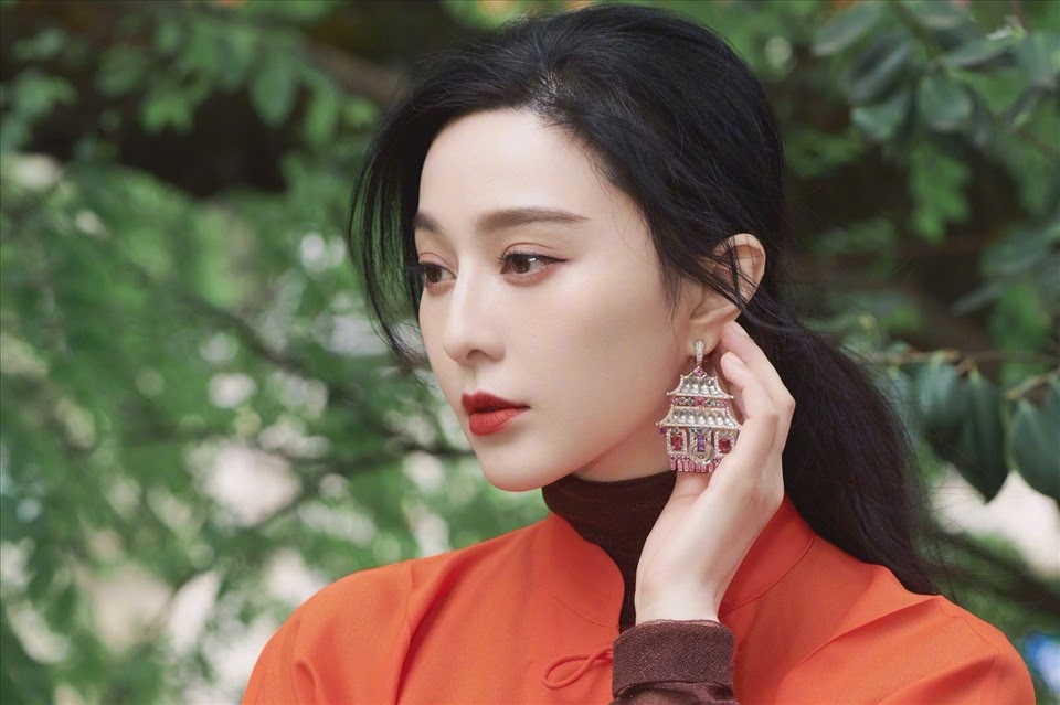 Phạm Băng Băng diện váy ngủ mỏng tang làm beauty blogger, gây sốc với mặt mộc ở tuổi 40 - Hình 4