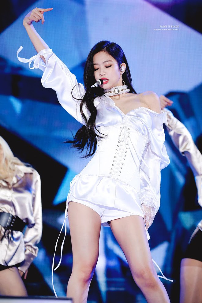 Jennie (BLACKPINK) từng đốt cháy Grammy Hàn với body ma-nơ-canh, khiến BTS mặt cứng đơ kém tự nhiên - Hình 9