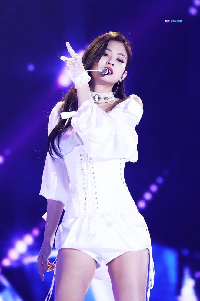 Jennie (BLACKPINK) từng đốt cháy Grammy Hàn với body ma-nơ-canh, khiến BTS mặt cứng đơ kém tự nhiên - Hình 8