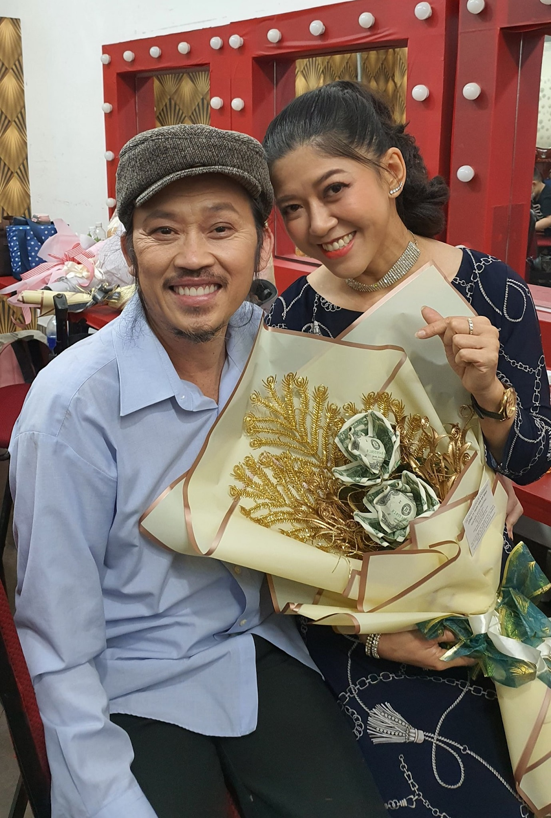 Việt Hương phá lệ làm điều này sau 15 năm vì Hoài Linh - Hình 1
