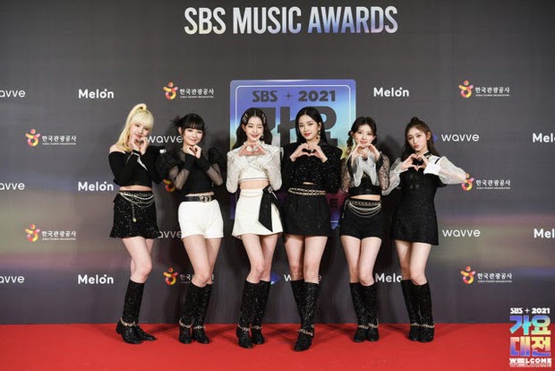 Wonyoung (IVE) bị mỉa mai là hậu duệ của Jennie: Từ phốt lười nhảy đến được thiên vị lộ liễu - Hình 3
