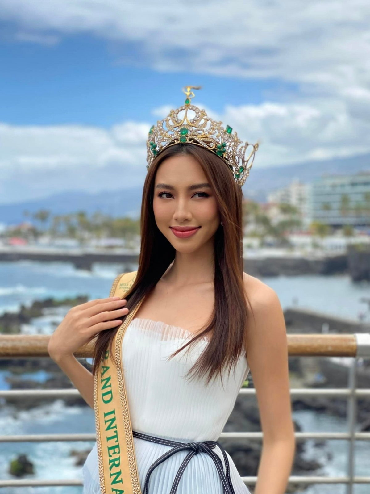 Hoa hậu Tiểu Vy sức khỏe báo động, fan lo sẽ lỡ chuyến từ thiện miền Trung cùng Thùy Tiên? - Hình 5