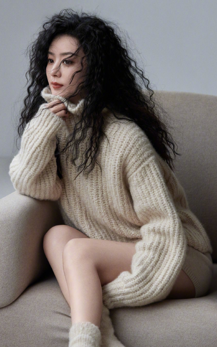 Song Hye Kyo - Triệu Lệ Dĩnh chạm trán bất ngờ: Vợ cũ Song Joong Ki ăn đứt đàn em - Hình 2