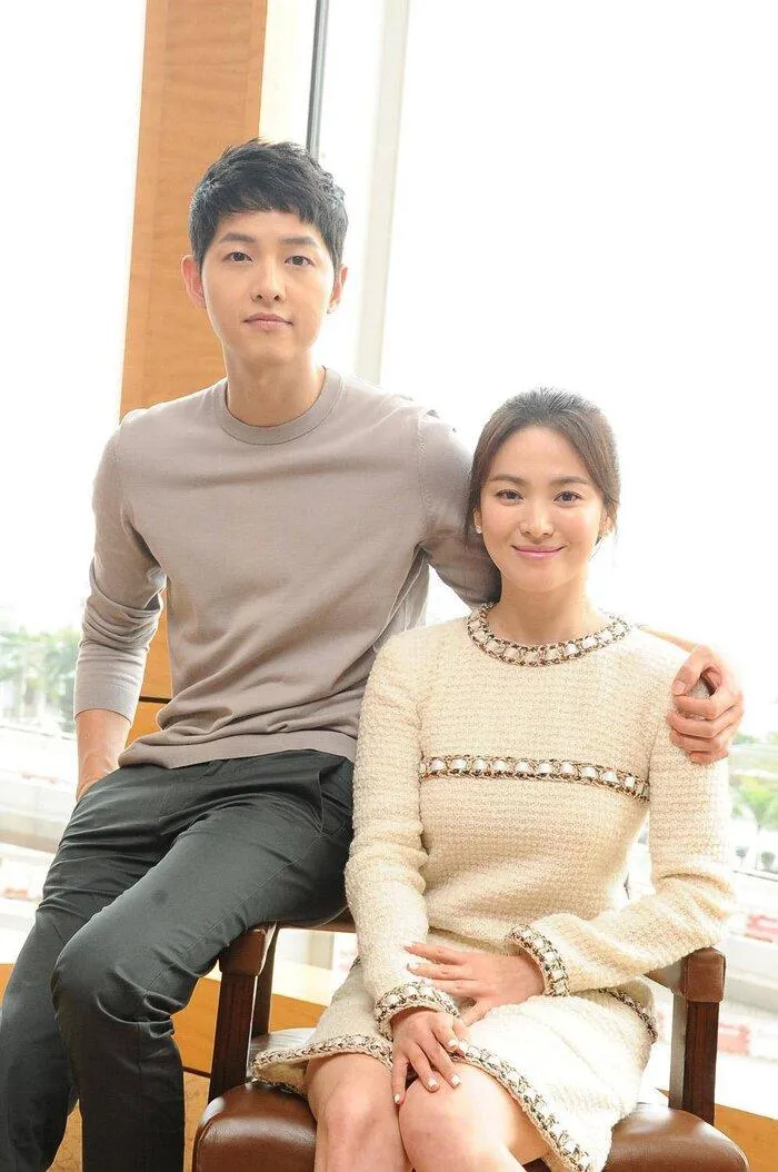 Song Joong Ki vừa tái hợp Song Hye Kyo đã nhận tin buồn? - Hình 5