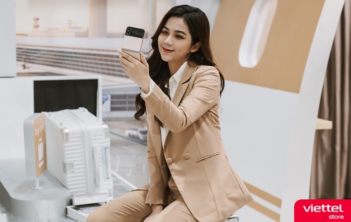 2022 rồi, hãy bảo tôi cho đến khi bạn gập được! - Galaxy Z Flip4 là xu hướng - Hình 1