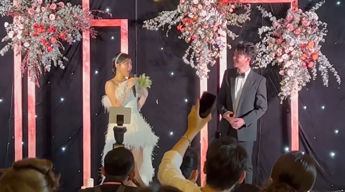 Anh Tú hết khóc lại cười vì bài hát bà xã Diệu Nhi, quẩy cực sung trong ngày trọng đại - Hình 8